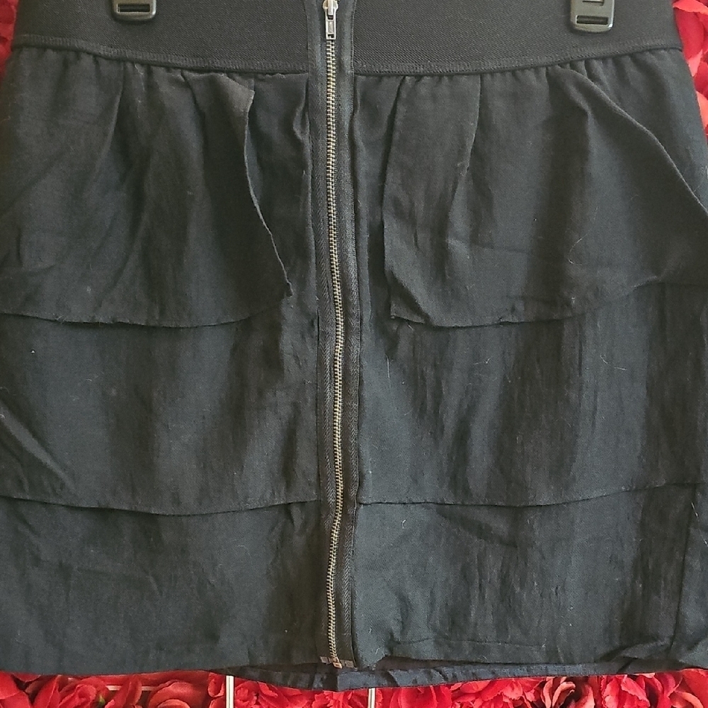 BCBG Women's Black Tiered Mini Skirt with Zipper Like NEW Size Large